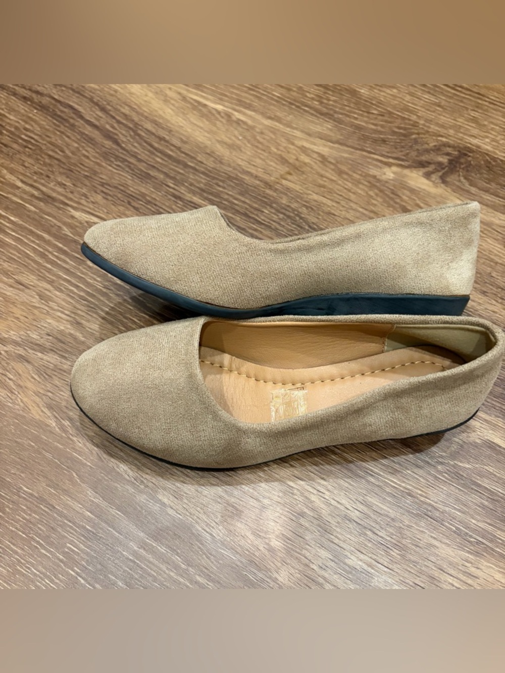 Love shoe Women's Tan Suede Slip-On Flats
Size 37 (6.5)
